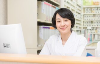 女性の薬剤師