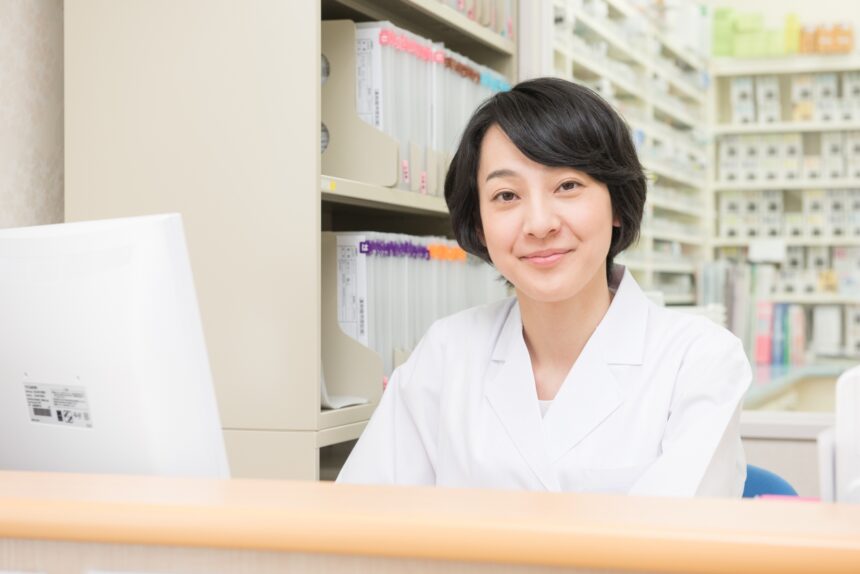 女性の薬剤師