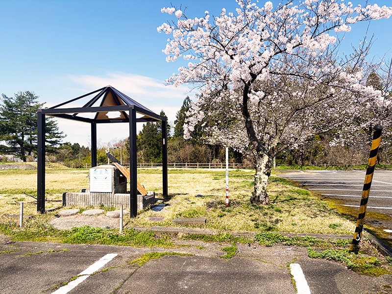 ごまどう湯っ多里館駐車場